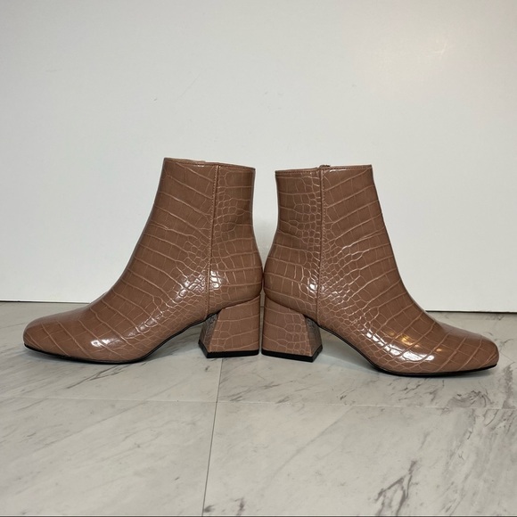 New! Steve Madden Darma Pink Crocodile Bootie 6M - Picture 6 of 14